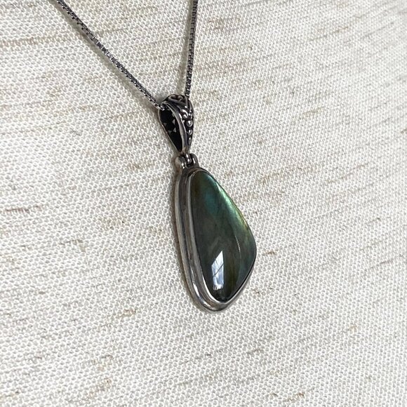 Sterling Silver 925 Bezel Set Labradorite Pendant Necklace 18.5" Box Chain - Picture 7 of 16